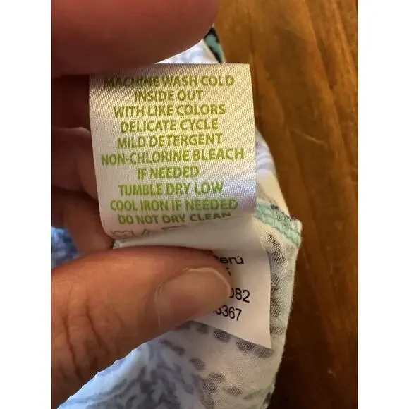 Lilly Pulitzer HIPPY HIPPY SHAKE Michele Shirt Top Size M V neck Cotton Stretch - Picture 8 of 8